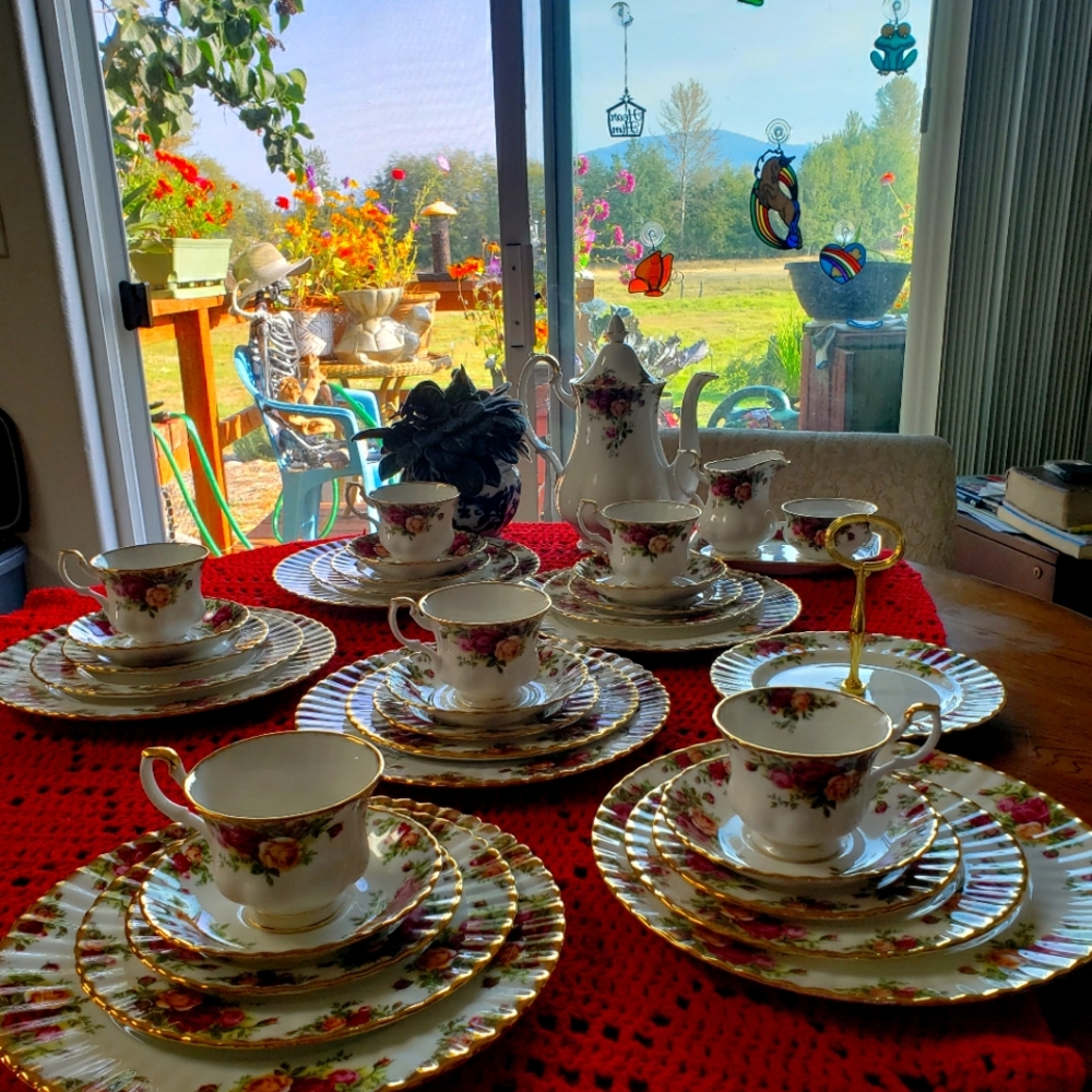 Royal Albert 6 Settings With Complete Coffee Set w/free handled cake plate